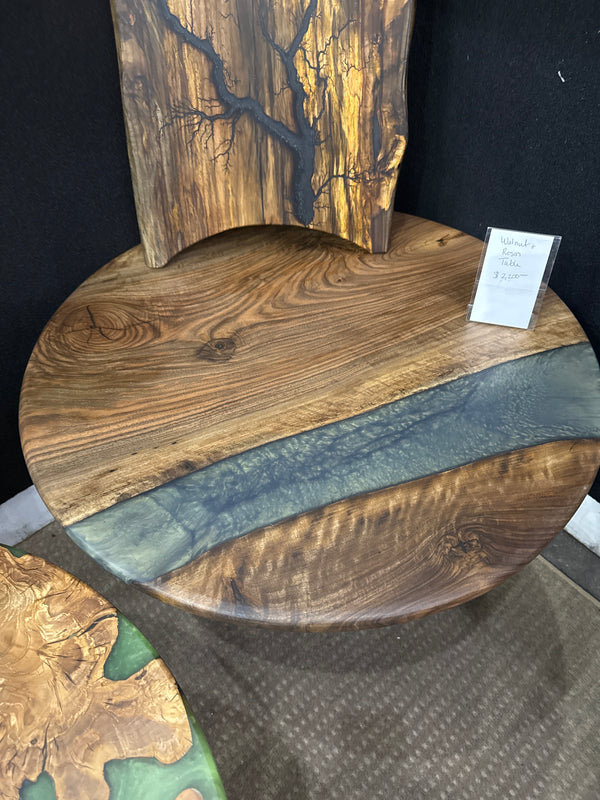 Walnut deep pour Round Table